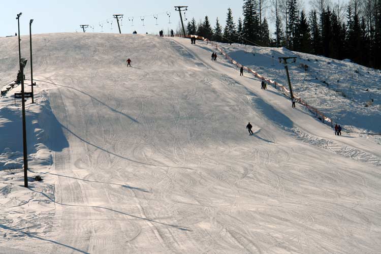 Skiing at Häkärinteet (Häkä) in central Finland - Hankasalmi, near Peiksämäki.